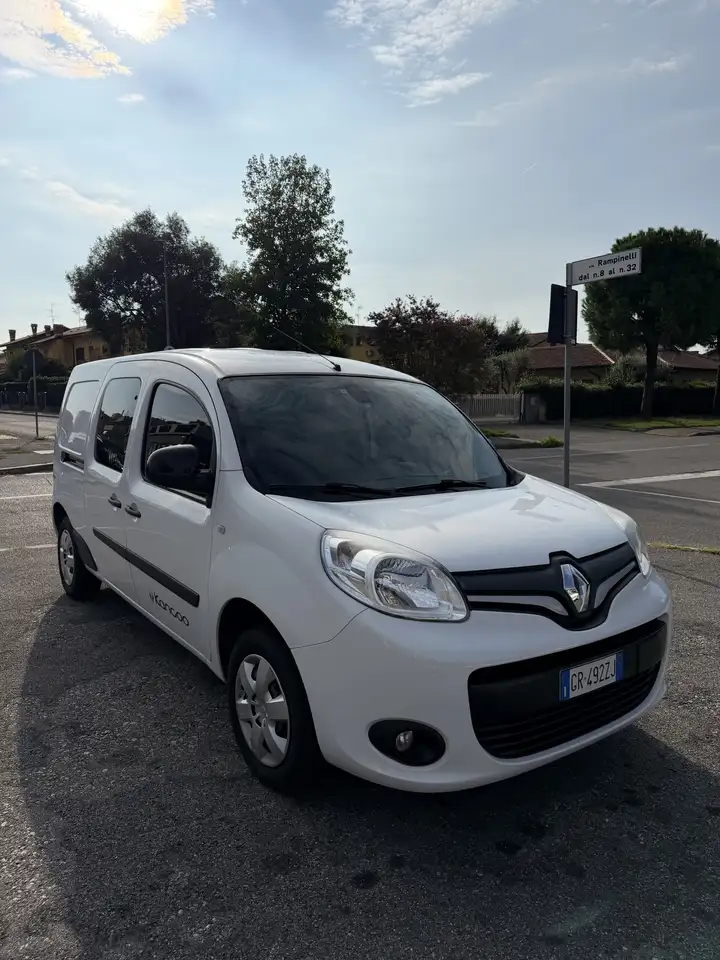 Renault Kangoo Renault Kangoo II Maxi 1.5 dCi 90 EDC — photo 1 of 15