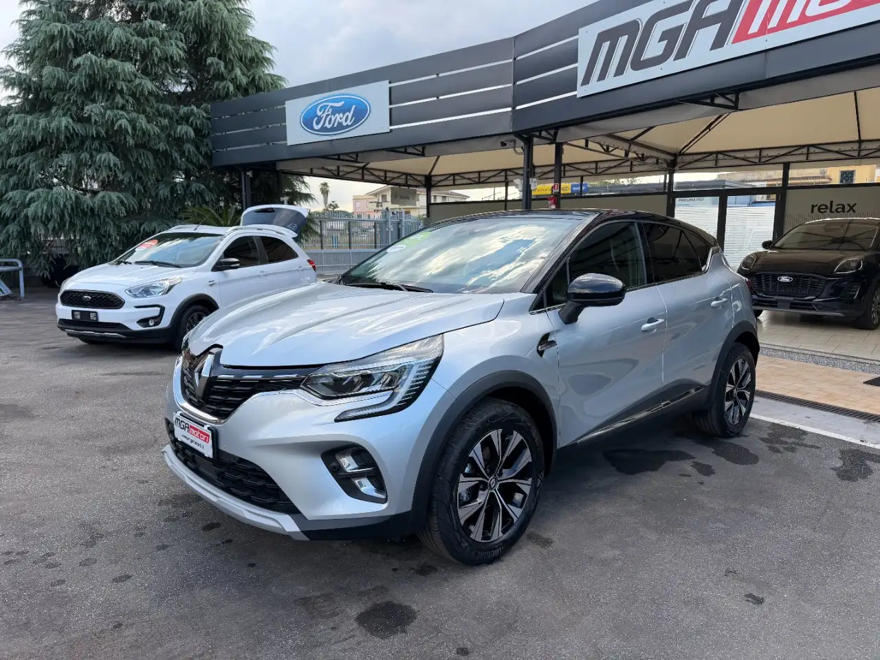 Renault Captur 1.0 tce Techno Gpl 100cv — photo 1 of 15