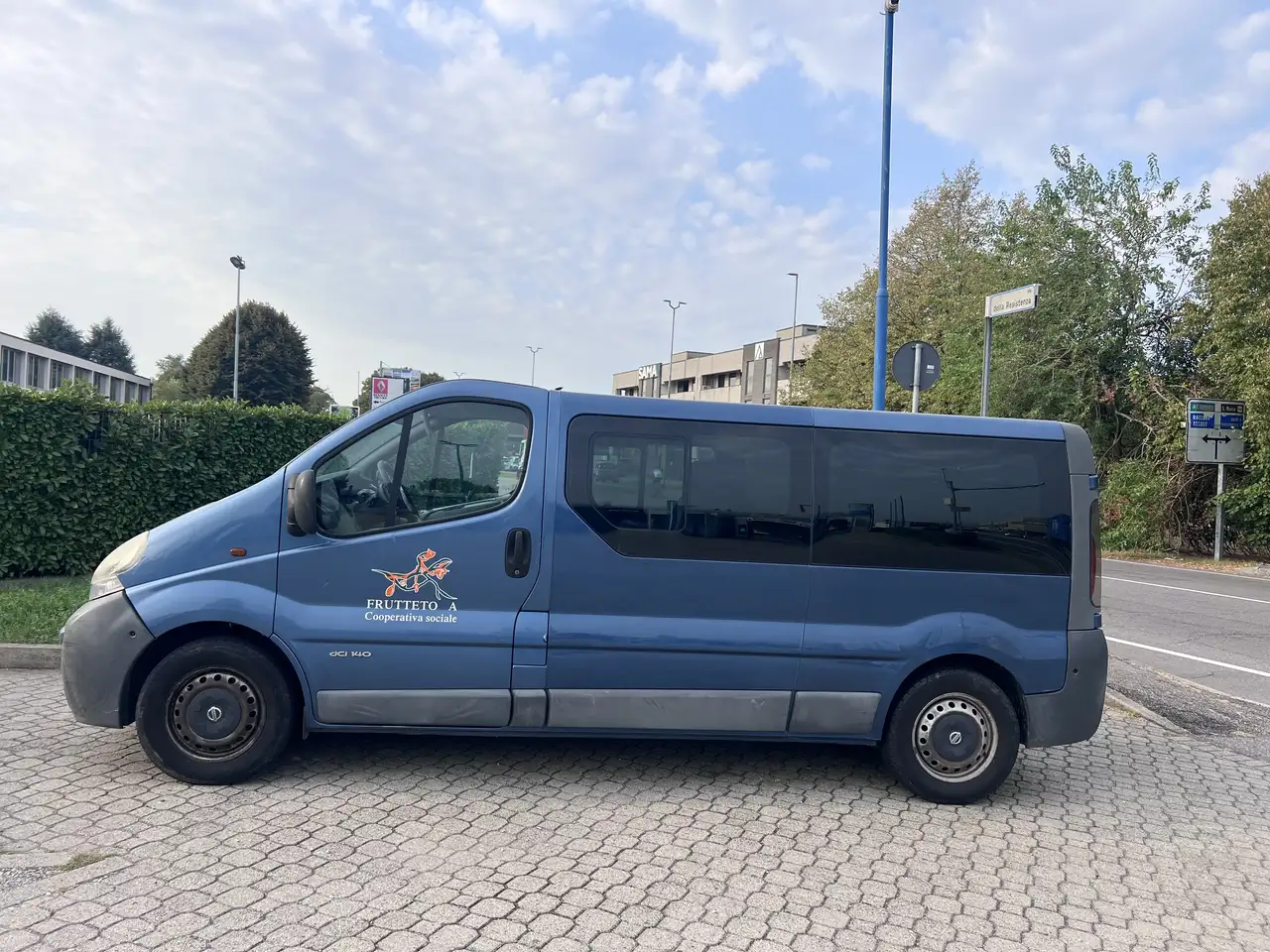 Nissan Primastar 9 Posti — photo 1 of 12