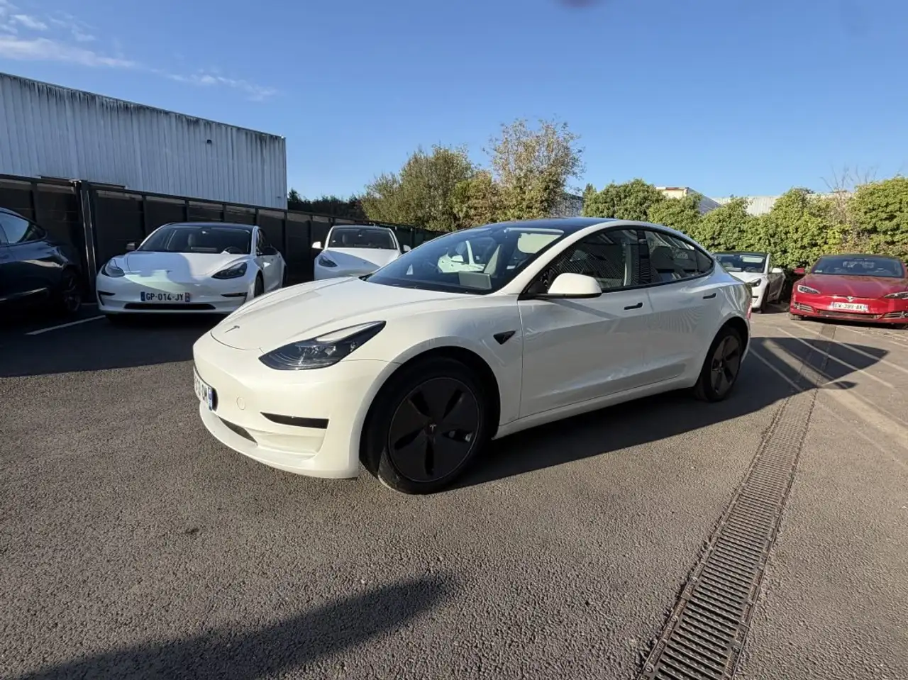 Tesla Model 3 STANDARD — photo 1 of 12