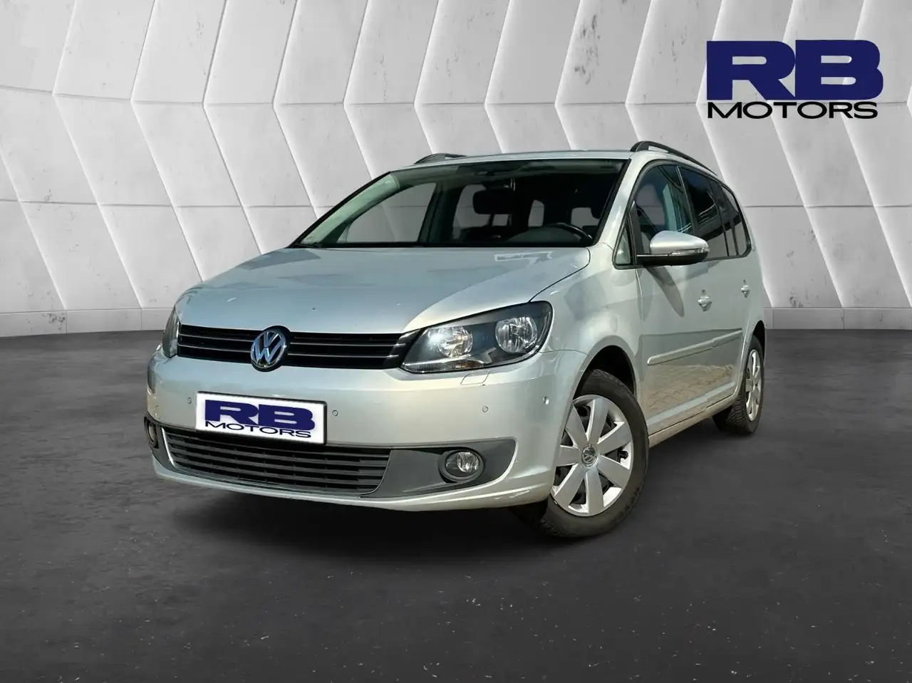 Volkswagen Touran Comfortline BMT*PDC*Navi*BT*Park-Assist.* — photo 1 of 30