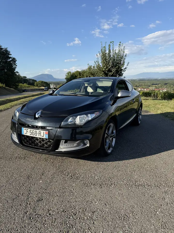 Renault Megane Mégane III Coupé dCi 160 FAP GT Euro 5 — photo 1 of 3