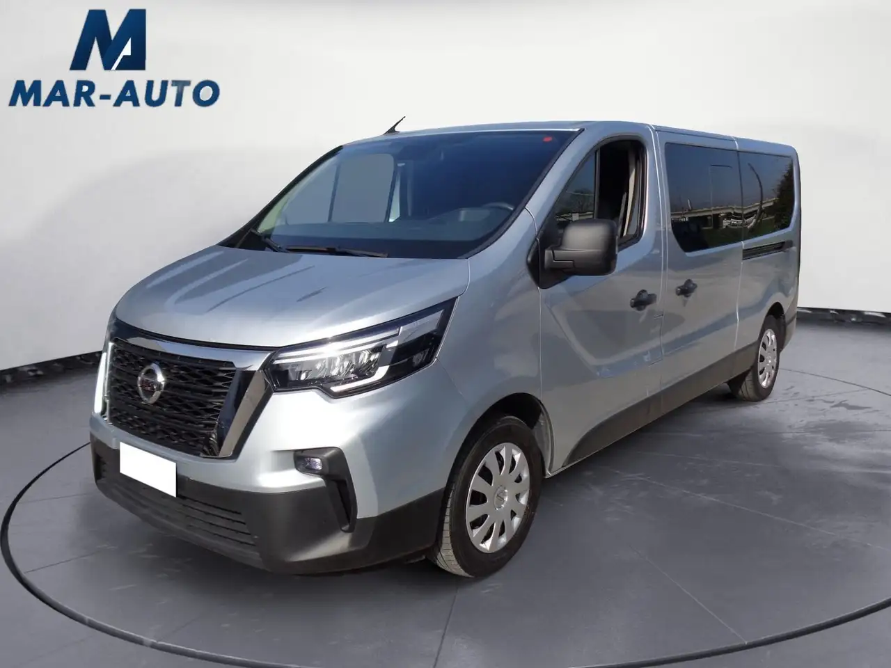 Nissan NV300 2.0 DCI 145cv 29Q L2H1 S&S 9 POSTI — photo 1 of 15