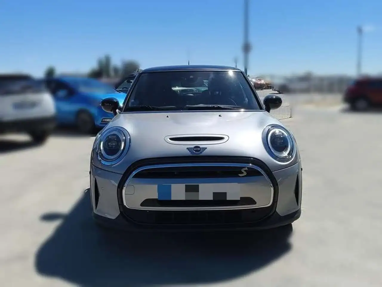 MINI Cooper SE — photo 1 of 28