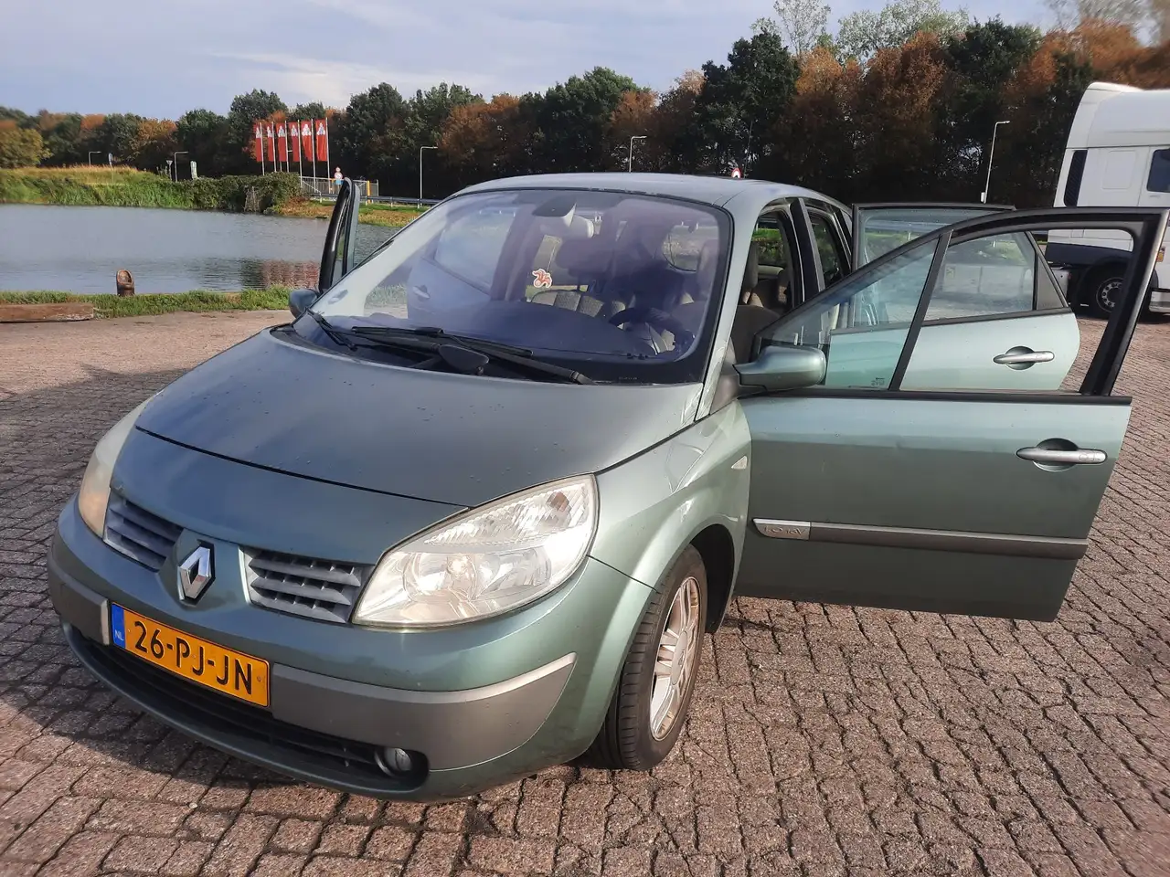 Renault Scenic 1.6-16V Priv.Luxe — photo 1 of 16