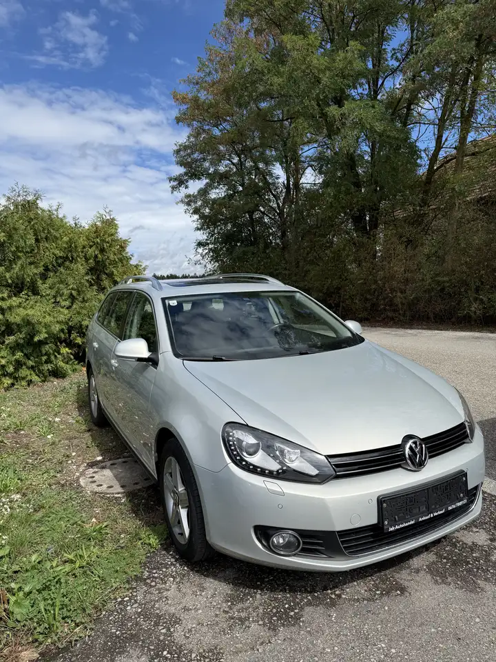 Volkswagen Golf Sky 1,6 TDI DPF DSG — photo 1 of 9