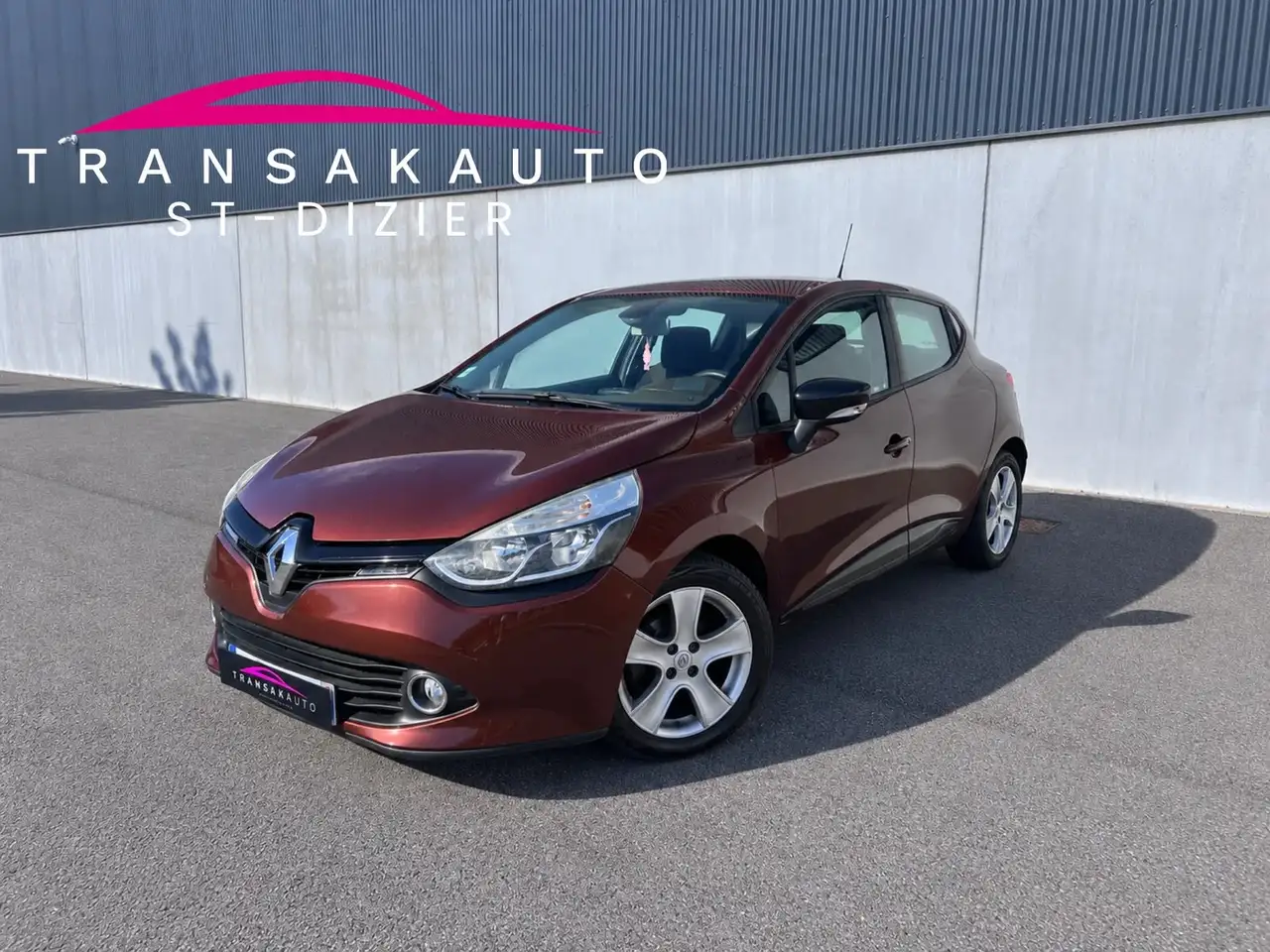 Renault Clio IV 1.5dCI 90ch ENERGY DYNAMIQUE 5 portes - Regulateur de vitesse Climatisation Bi-zone GPS Roue secours — photo 1 of 40