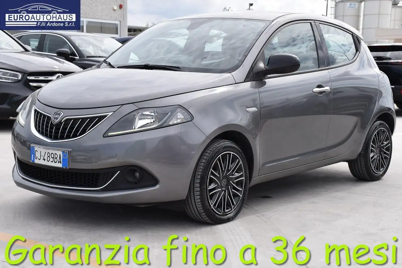 Lancia Ypsilon 1.0 FireFly 70cv S&S Hybrid GOLD — photo 1 of 14