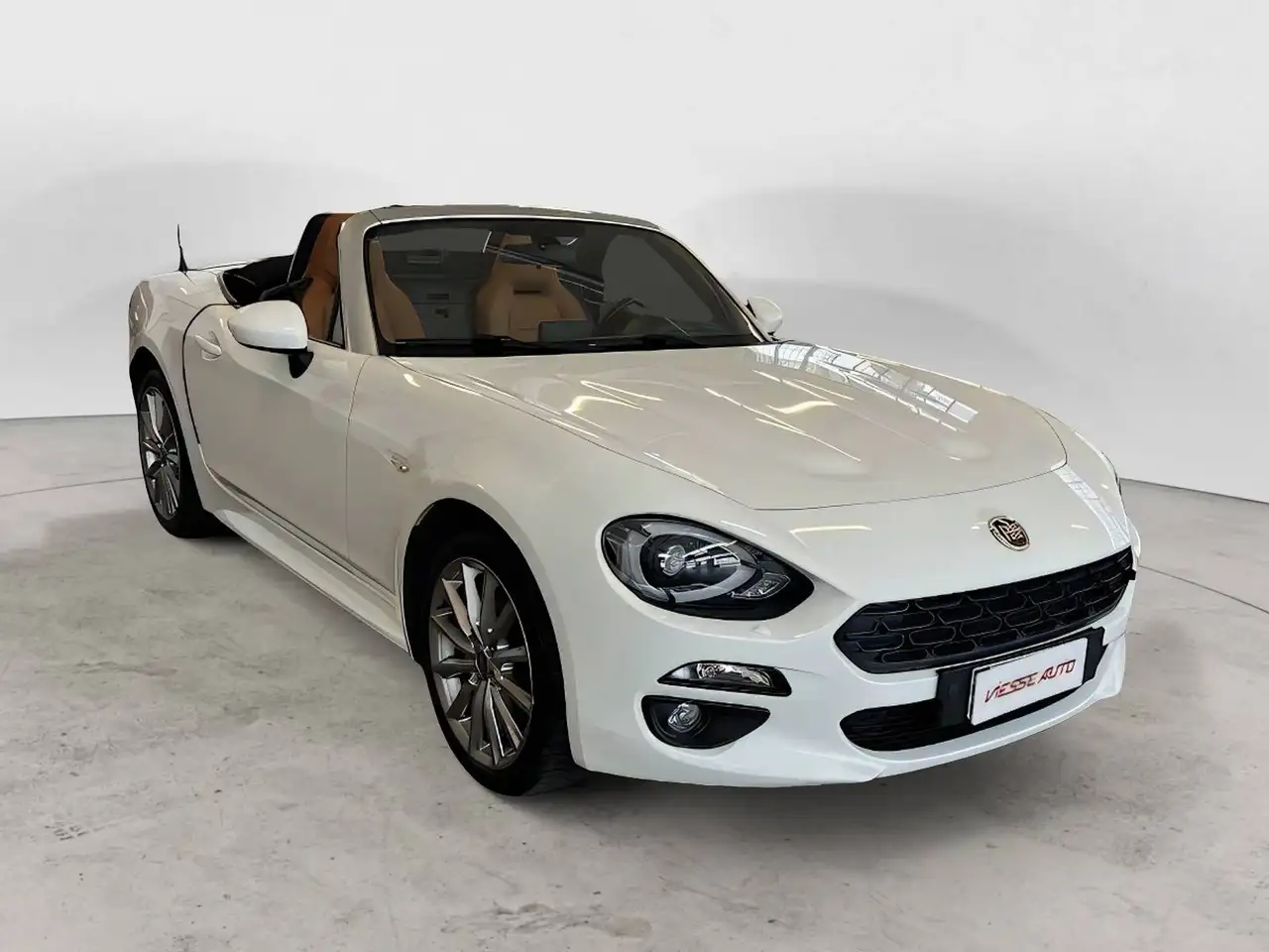 Fiat 124 Spider 124 Spider 1.4 m-air Lusso — photo 1 of 15