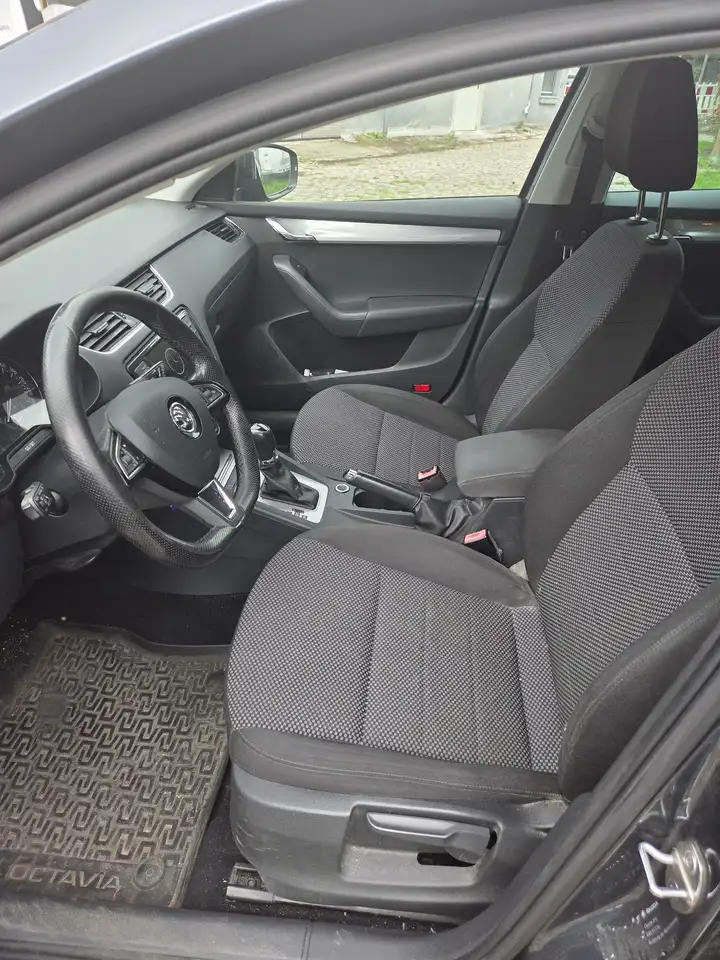 2015 Skoda Octavia Octavia III Combi Diesel Combi 2.0 TDI (Green tec), photograph 11