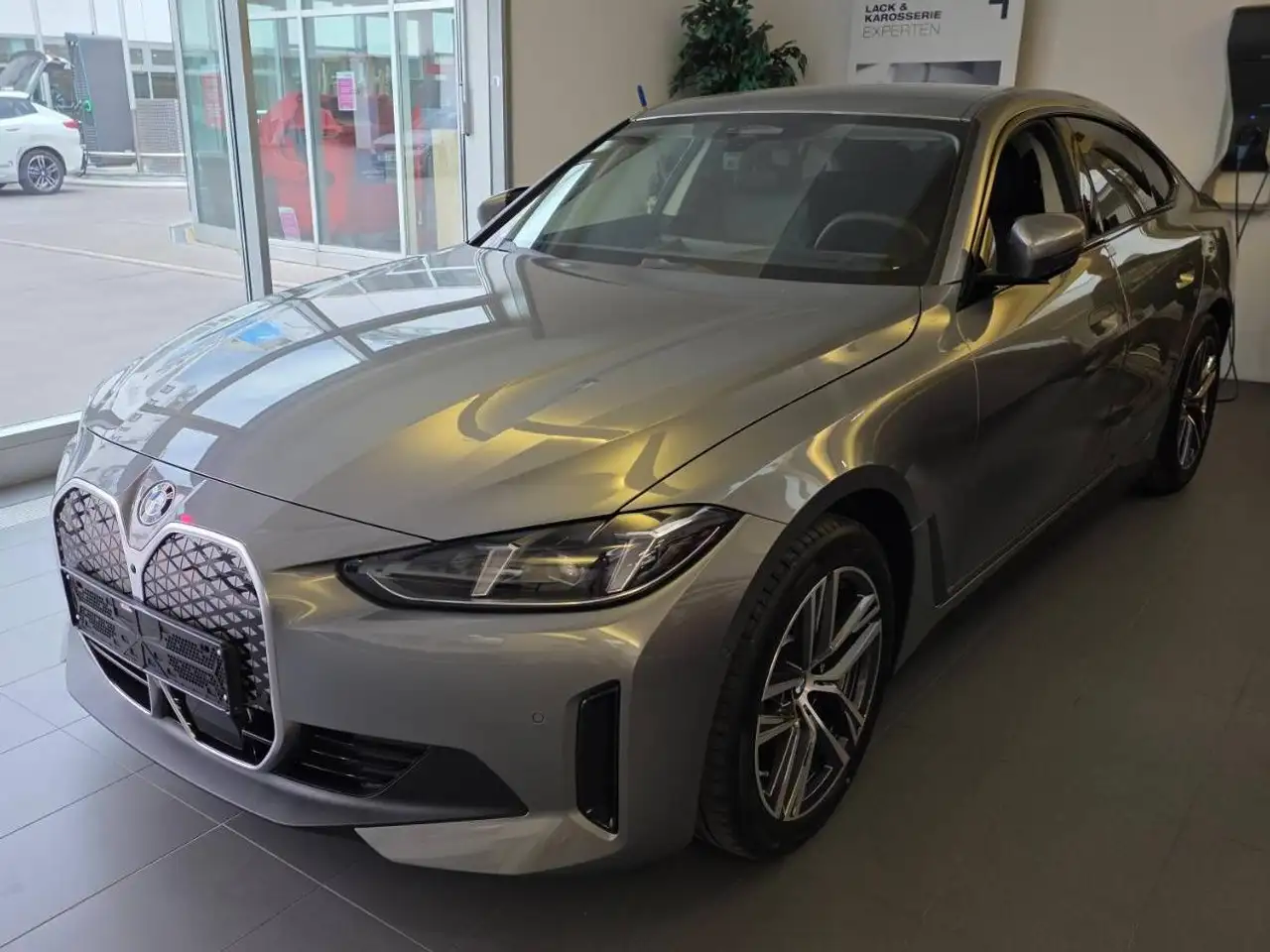 BMW i4 i4 Gran Coupe eDrive35 70,3kWh — photo 1 of 18