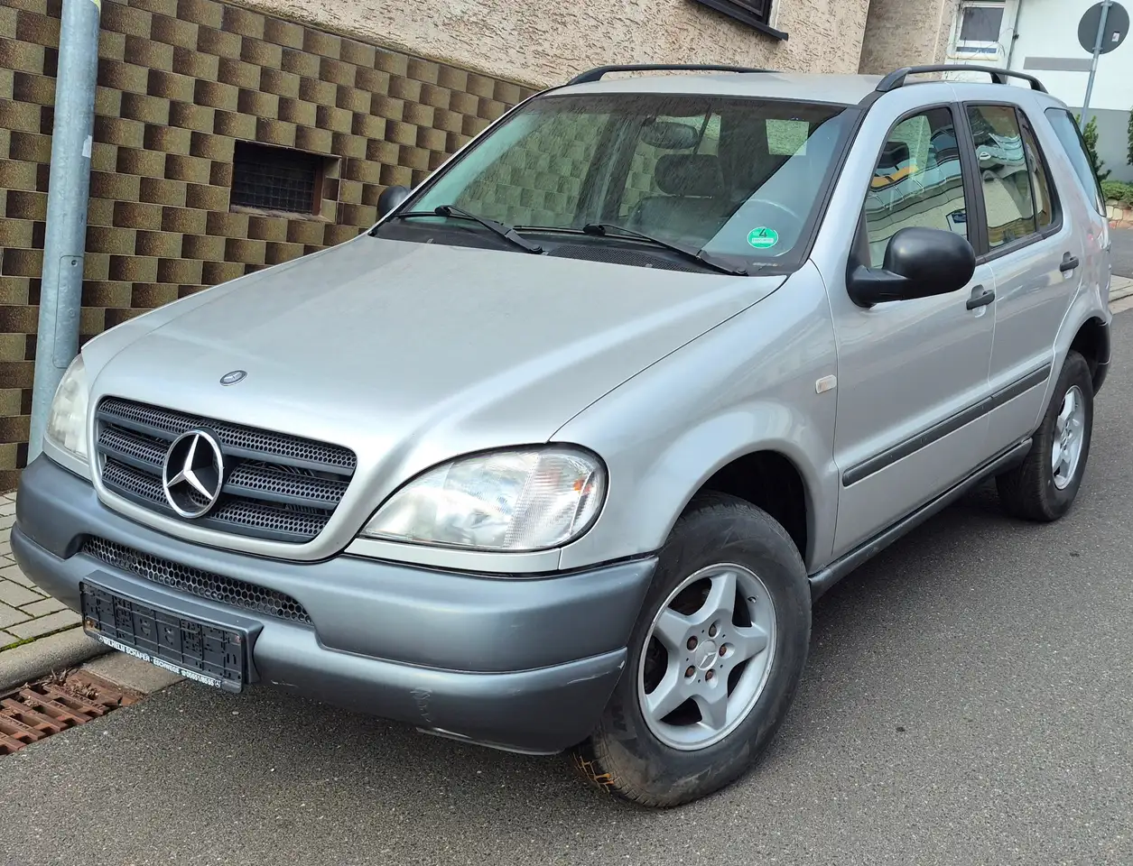 Mercedes-Benz ML 320 Vollleder + Sitzh. 2.Hand AHK Tüv neu — photo 1 of 14