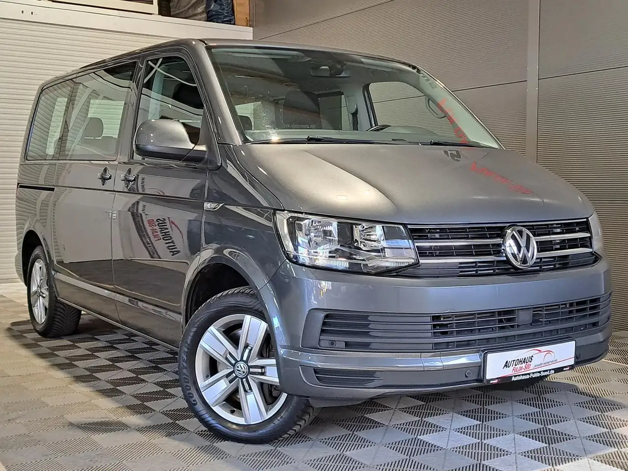 Volkswagen T6 Multivan 2.0 TSI°RFK°ACC°BT°USB°AHK°Shzg°PDC — photo 1 of 23