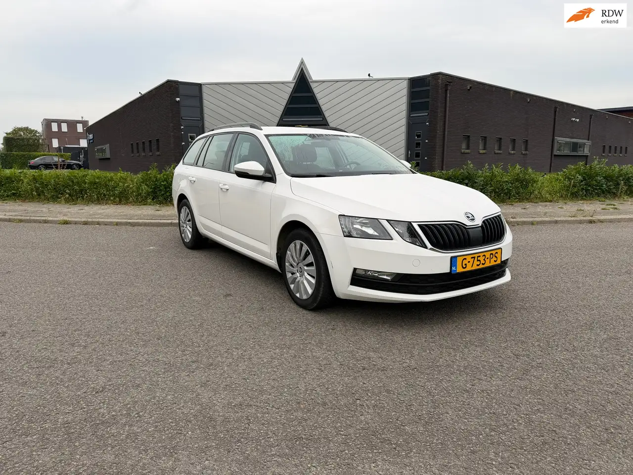 Skoda Octavia Combi 1.6 TDI Greentech Ambition — photo 1 of 7