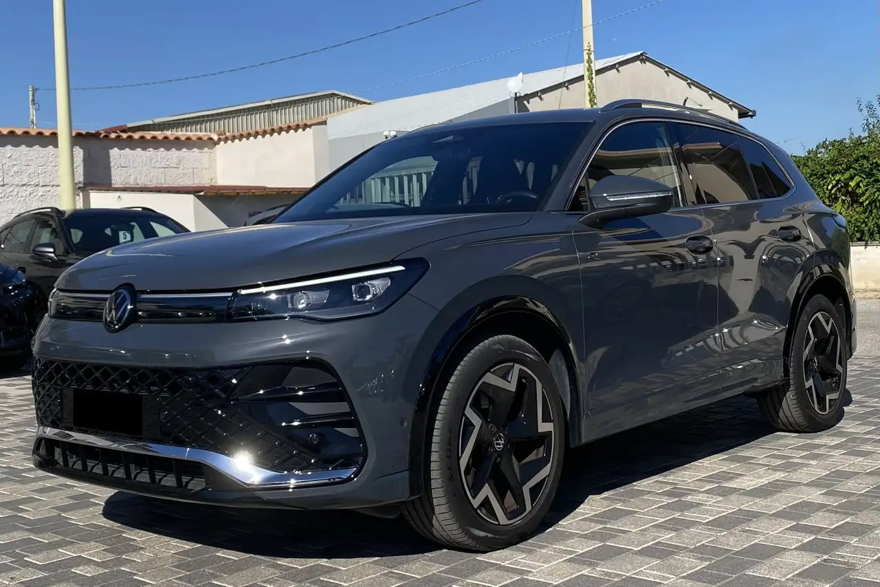 Volkswagen Tiguan R-Line 2.0 TDI 150CV DSG — photo 1 of 22