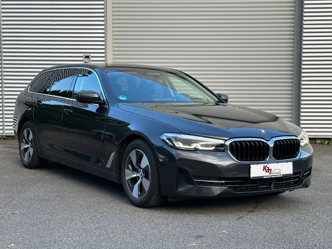 BMW 520 T Hybrid xDrive *Kamera*Komfort*Assist*ACC* — photo 1 of 26