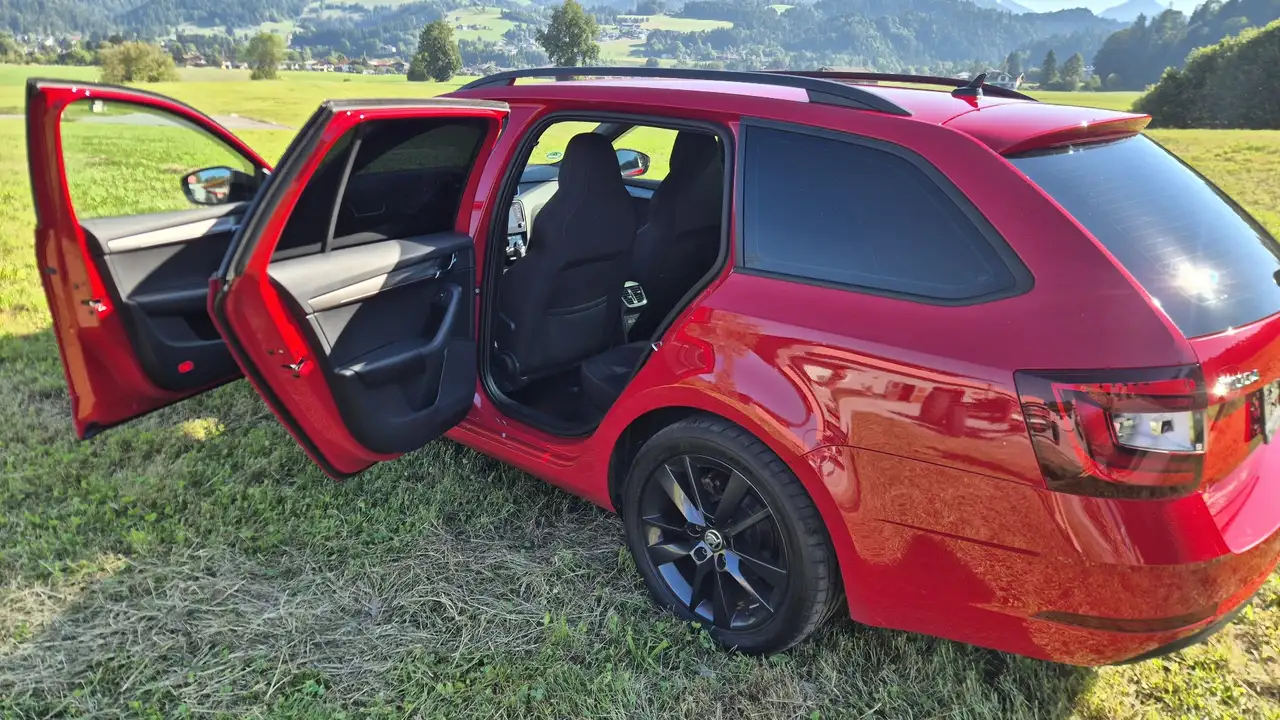 Skoda Octavia Combi 1.5 TSI G-TEC DSG Ambition — photo 1 of 10