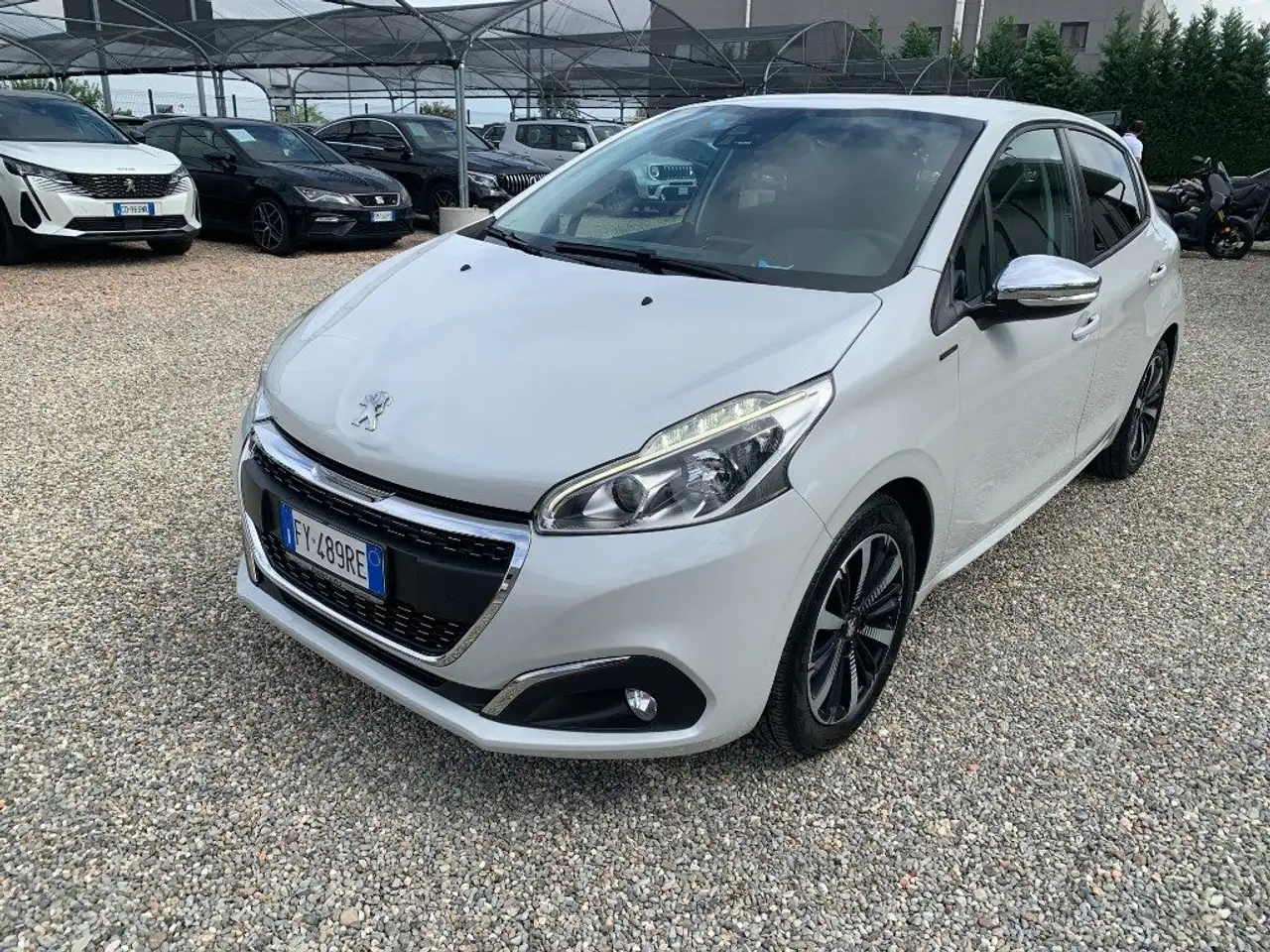 Peugeot 208 1° serie PureTech 82 Stop&Start 5 porte Signature — photo 1 of 15