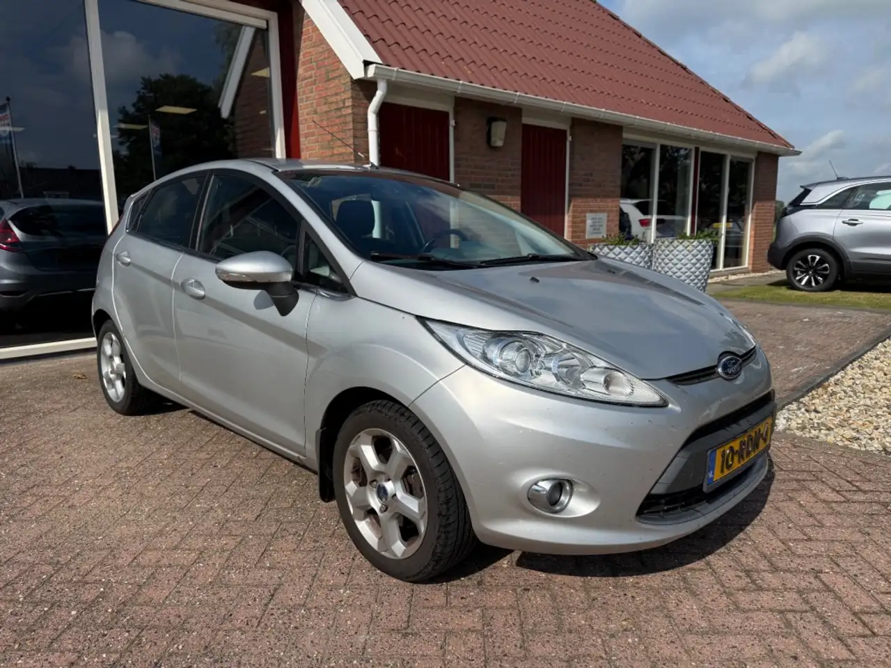 Ford Fiesta 1.6 Titanuim Orig. NL/Airco/Xenon/Trekhaak — photo 1 of 30