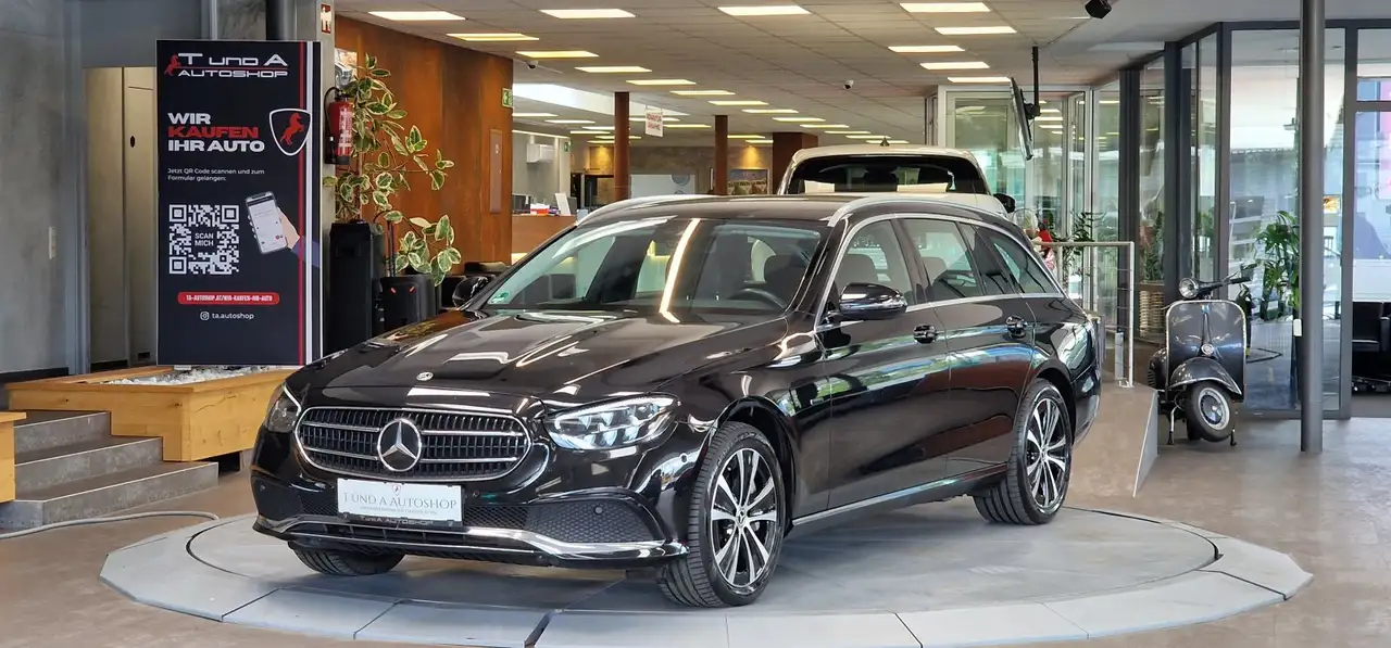 Mercedes-Benz E 300 de T Austria Edition Aut. *AHK*Kamera*Keyless-Go* — photo 1 of 34