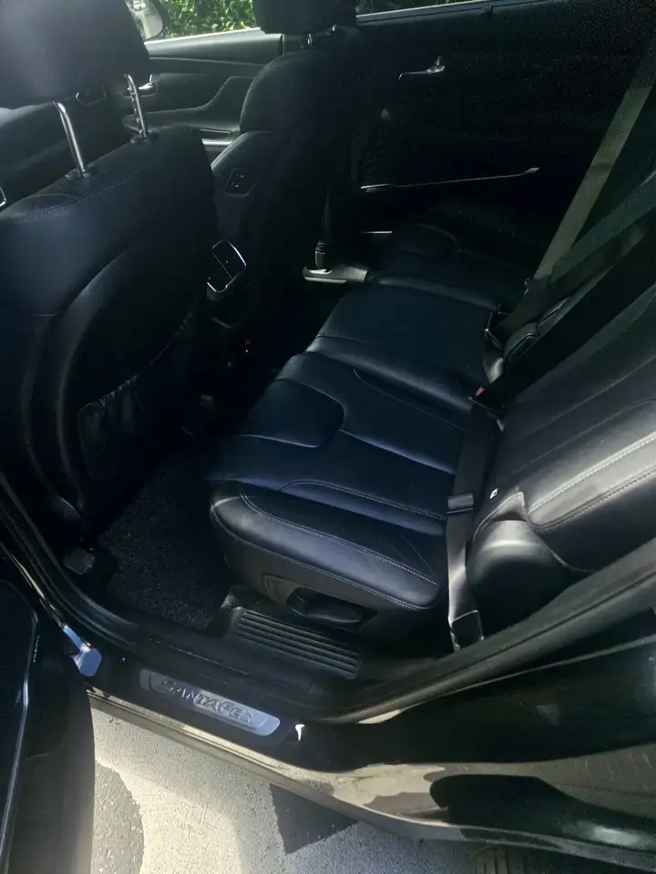 2019 Hyundai SANTA FE Premium 4WD, photograph 5