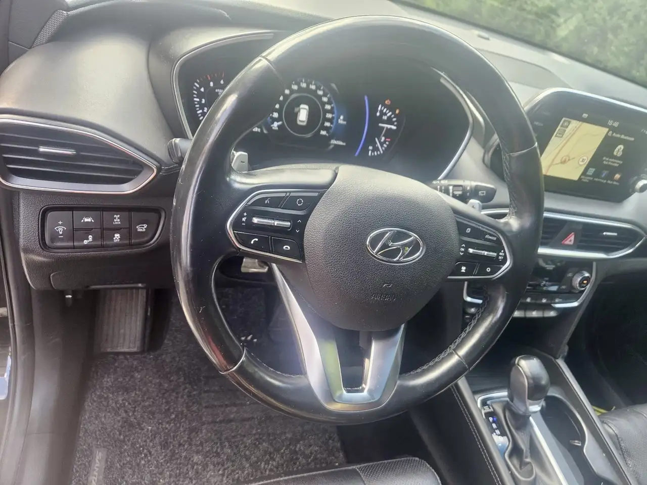 2019 Hyundai SANTA FE Premium 4WD, photograph 4