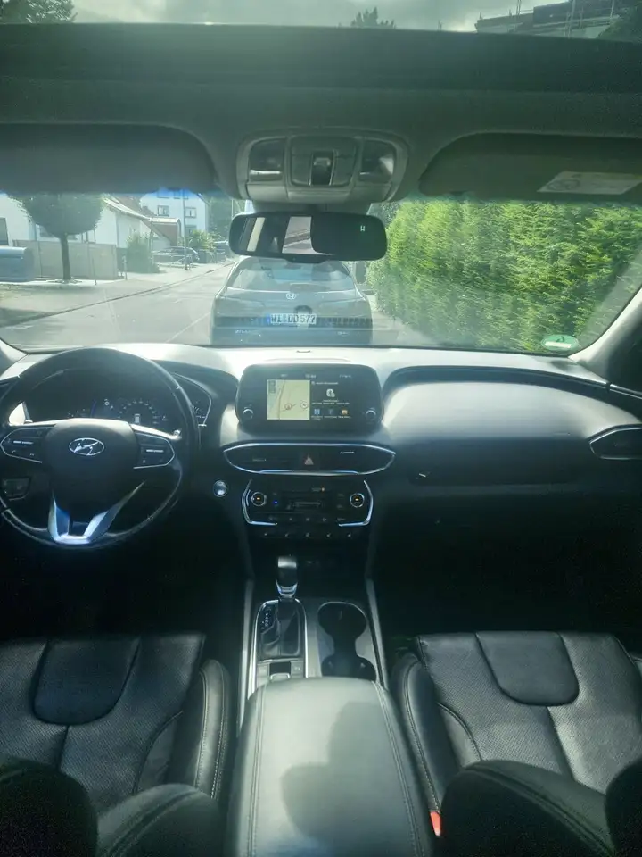 2019 Hyundai SANTA FE Premium 4WD, photograph 3