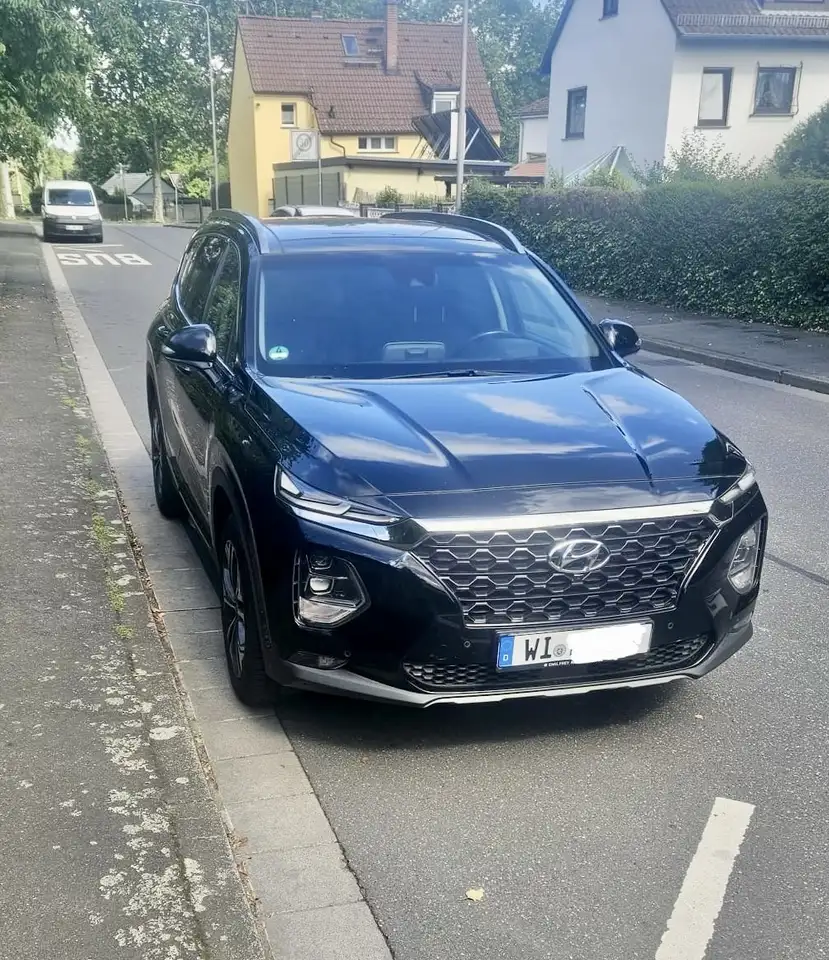 Hyundai SANTA FE Premium 4WD — photo 1 of 7
