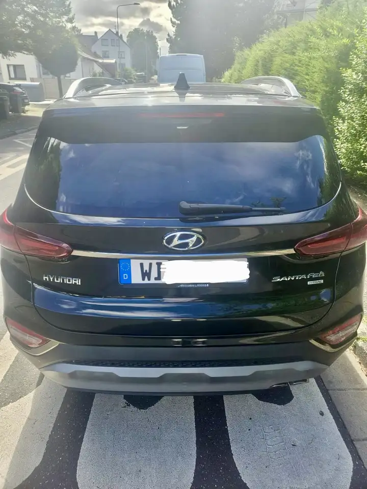 2019 Hyundai SANTA FE Premium 4WD, photograph 2