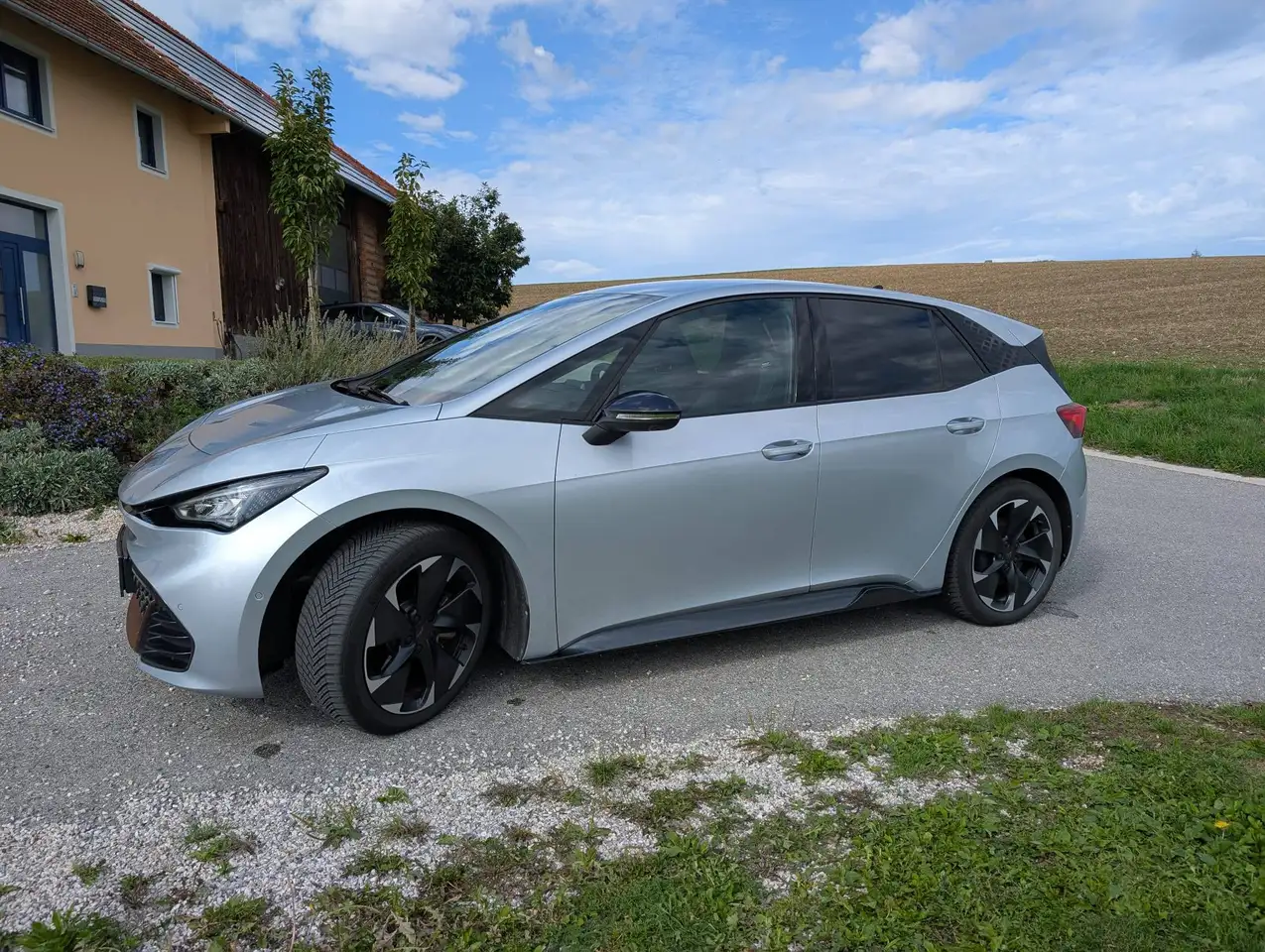CUPRA Born Born 77kWh e-Boost 5 Sitzer — photo 1 of 23