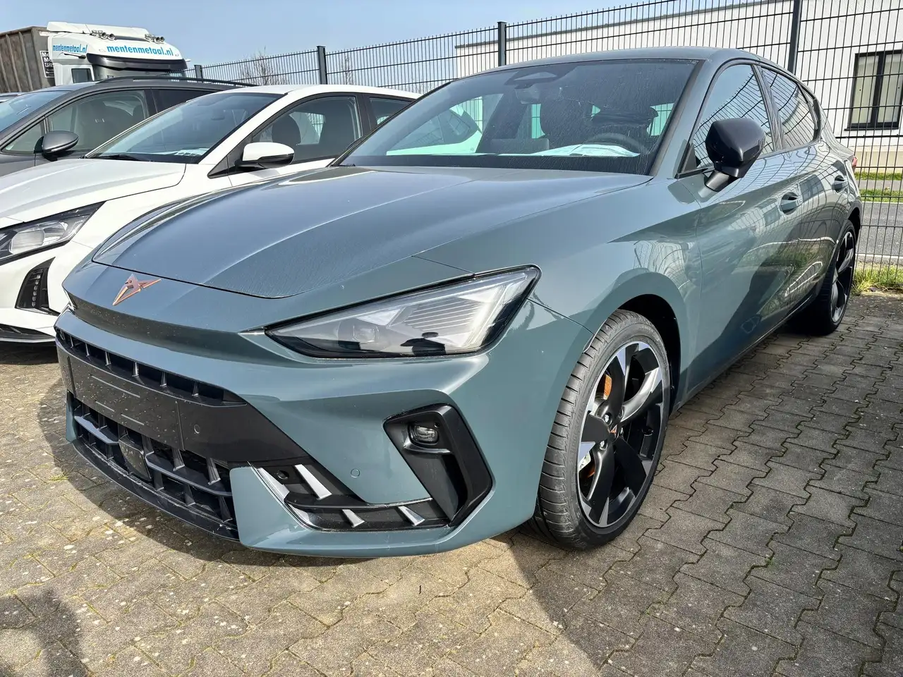 CUPRA Leon Basis 1.5 TSI 150PS, 5J Garantie, Fjord-Blau, E... — photo 1 of 12