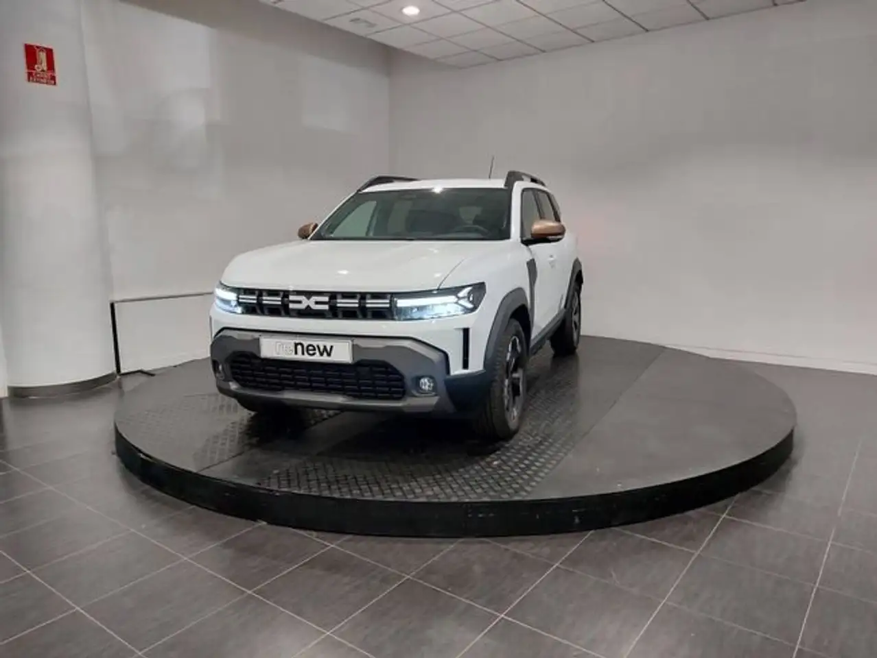 Dacia Duster 1.2 TCe Extreme 4x2 96kW 48v Extreme — photo 1 of 15