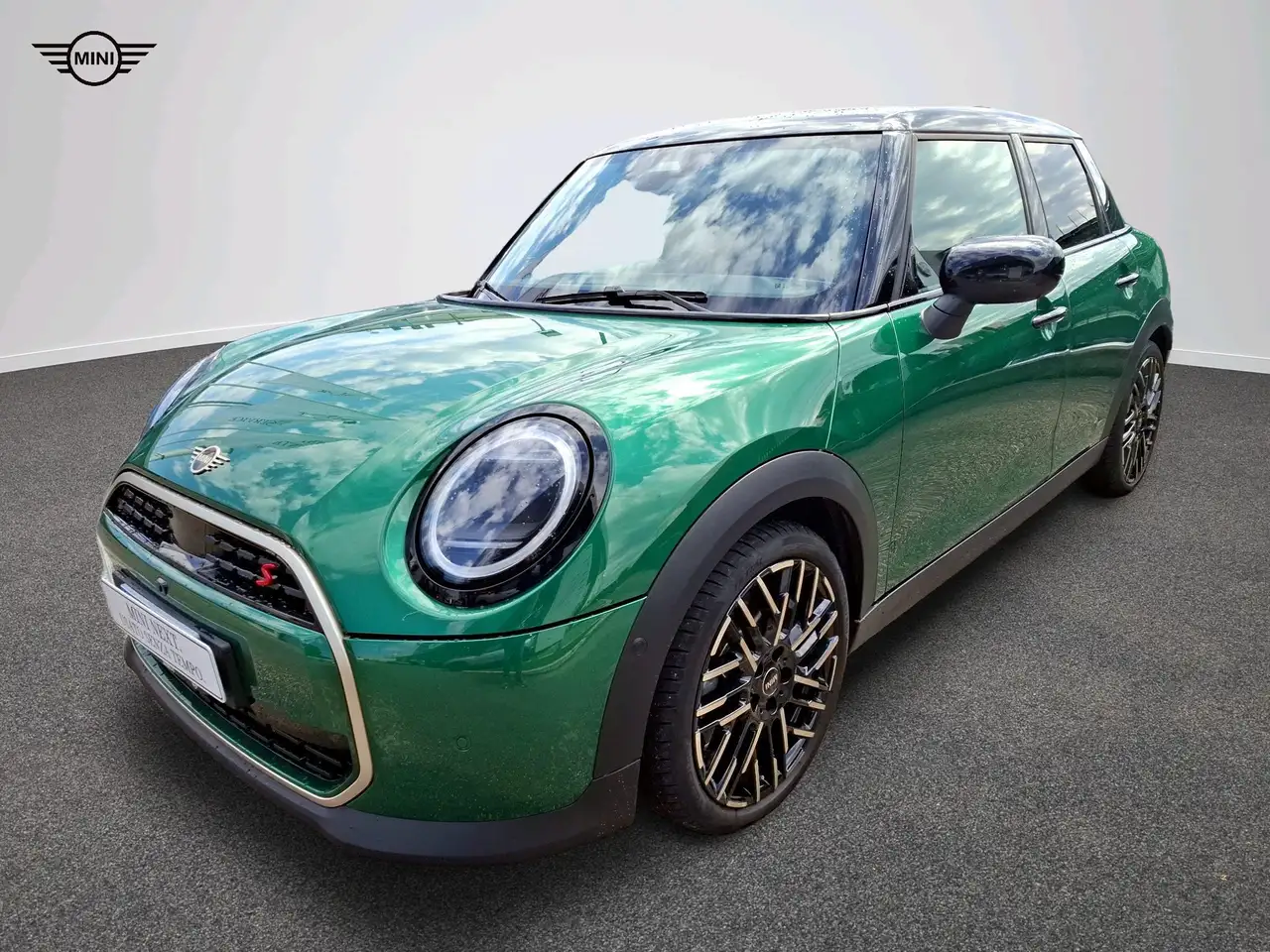 MINI Cooper Favoured — photo 1 of 17