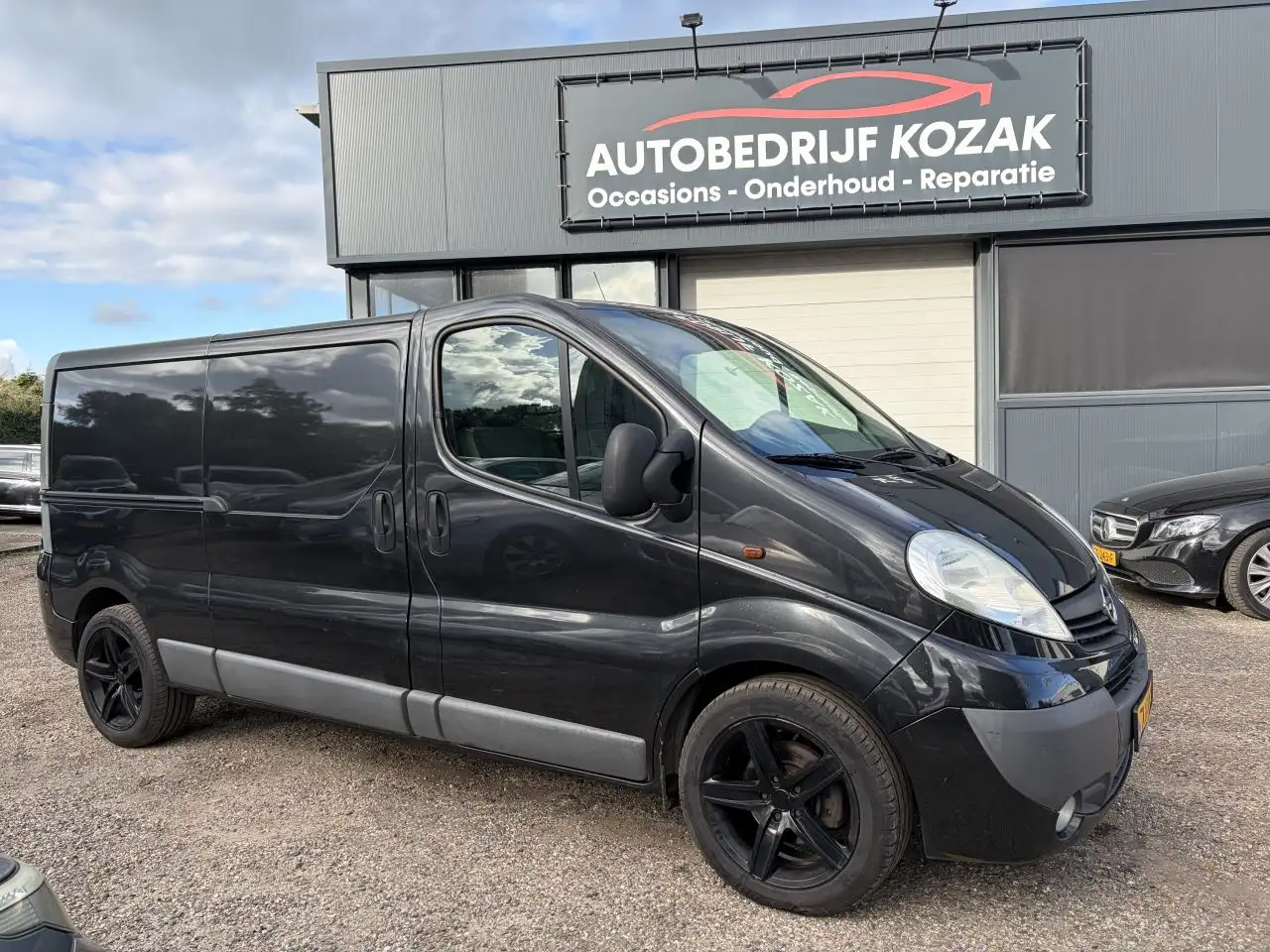Opel Vivaro 2.5 CDTI L2H1 AIRCO CRUISE LMV NAVI — photo 1 of 17