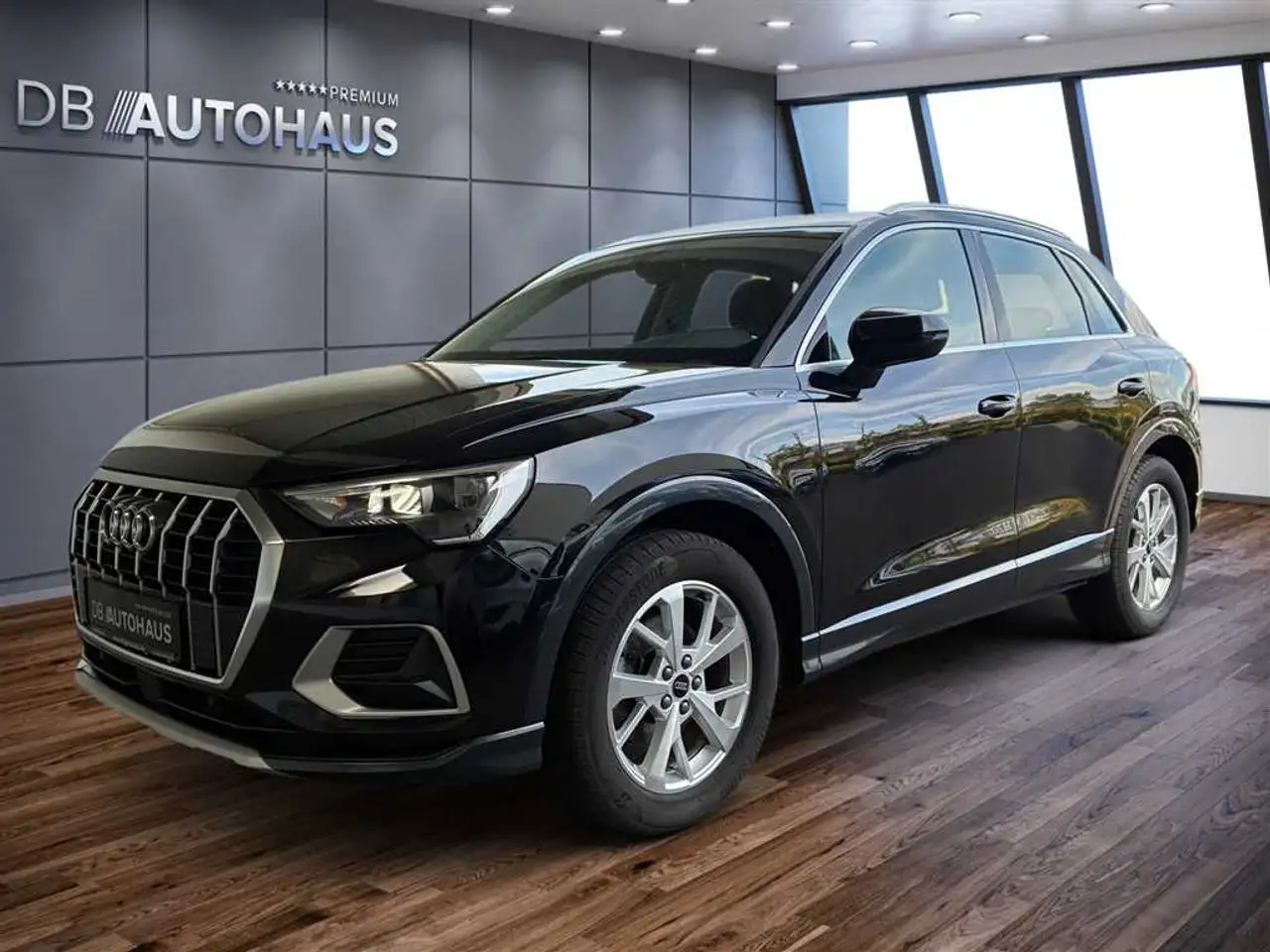 Audi Q3 advanced 35 1.5 TFSI S-tronic — photo 1 of 24