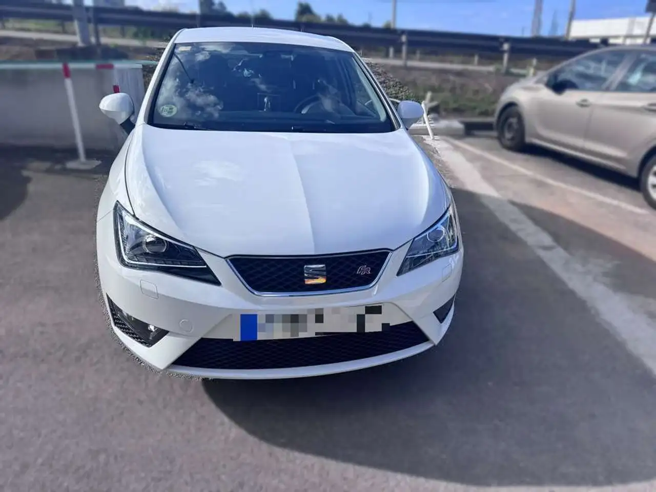 SEAT Ibiza SC 1.6TDI CR FR Tech 105 — photo 1 of 14