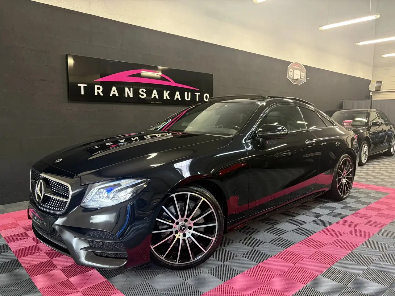 Mercedes-Benz E 220 220d Fascination Pack AMG Suivi complet Toit ouvrant me son Burmester — photo 1 of 40