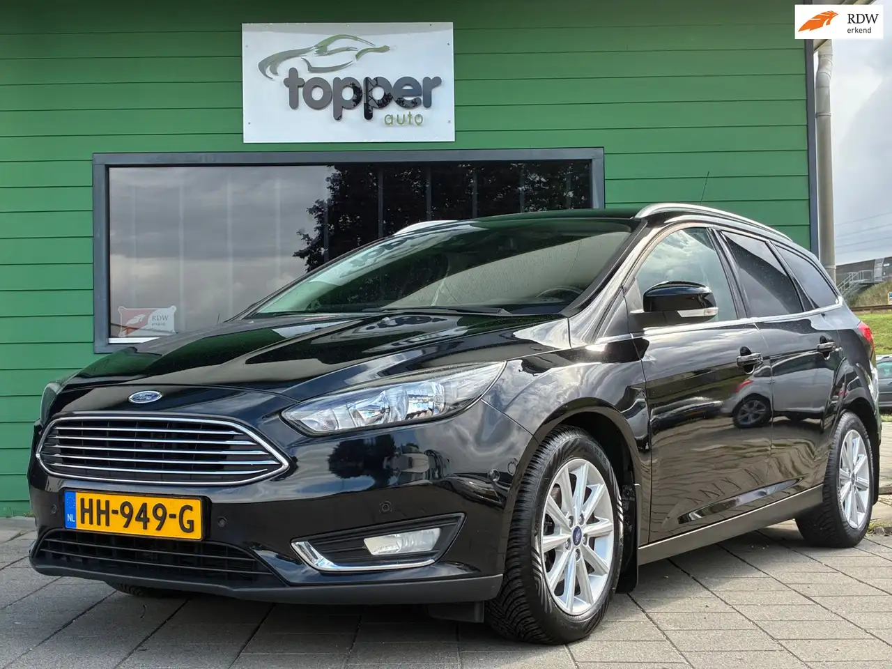 Ford Focus Wagon 1.0 First Edition|Navigatie|CruiseControl|Tr — photo 1 of 29