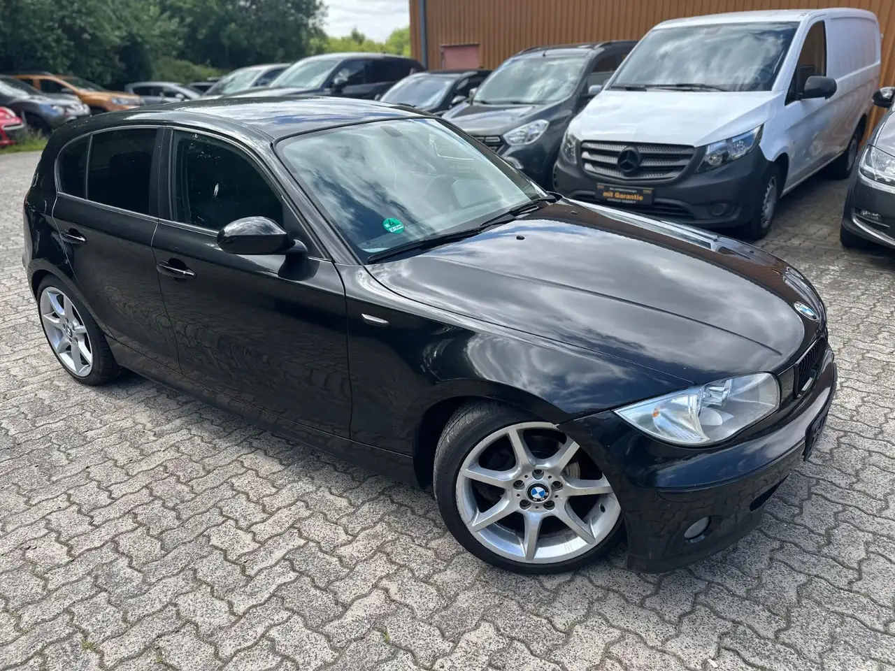 BMW 118 i Limousine/SHZ/LMF/5TRG/TÜV 07-2026 — photo 1 of 27
