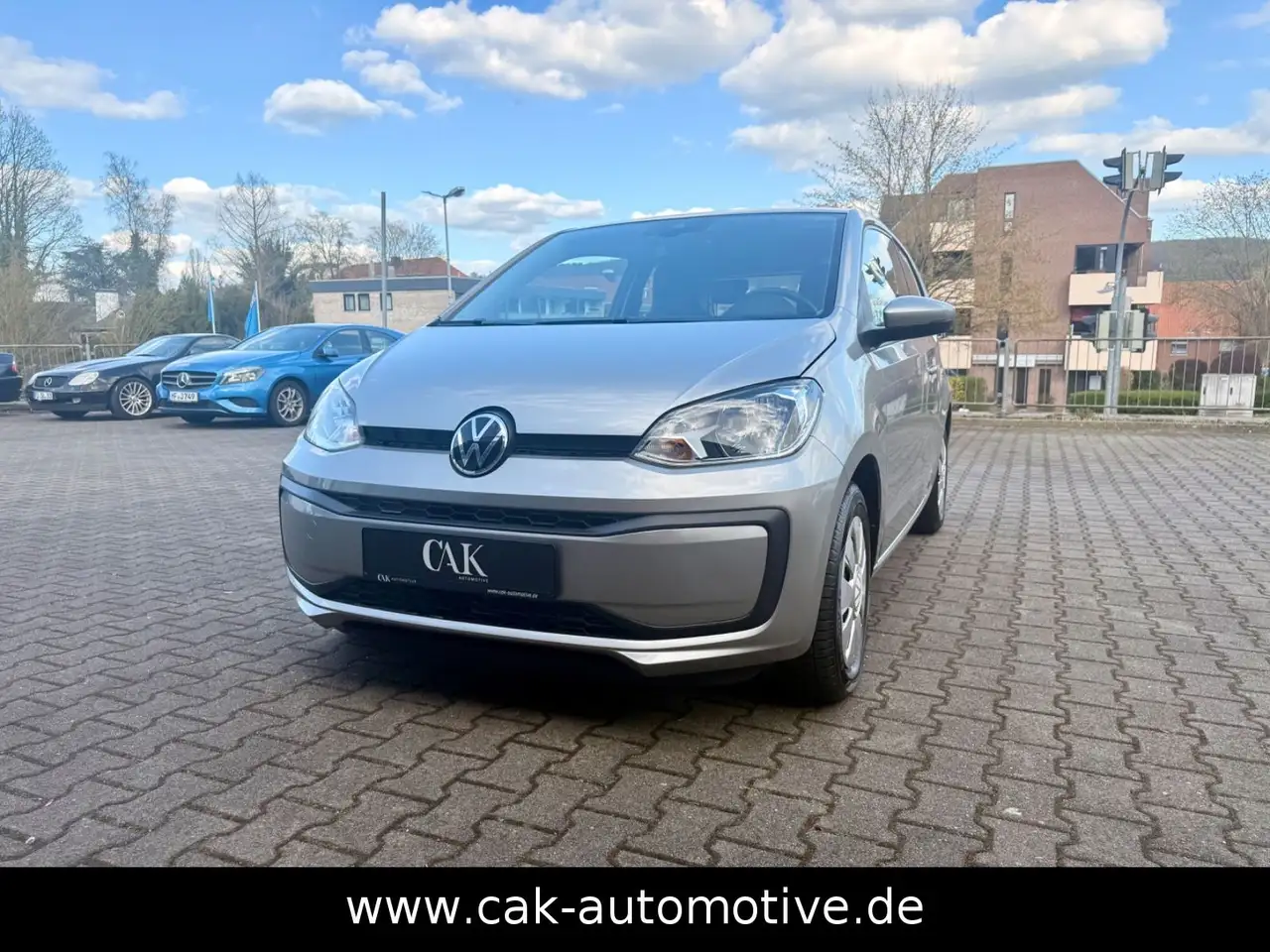 Volkswagen up! Basis / 1.Hand — photo 1 of 15
