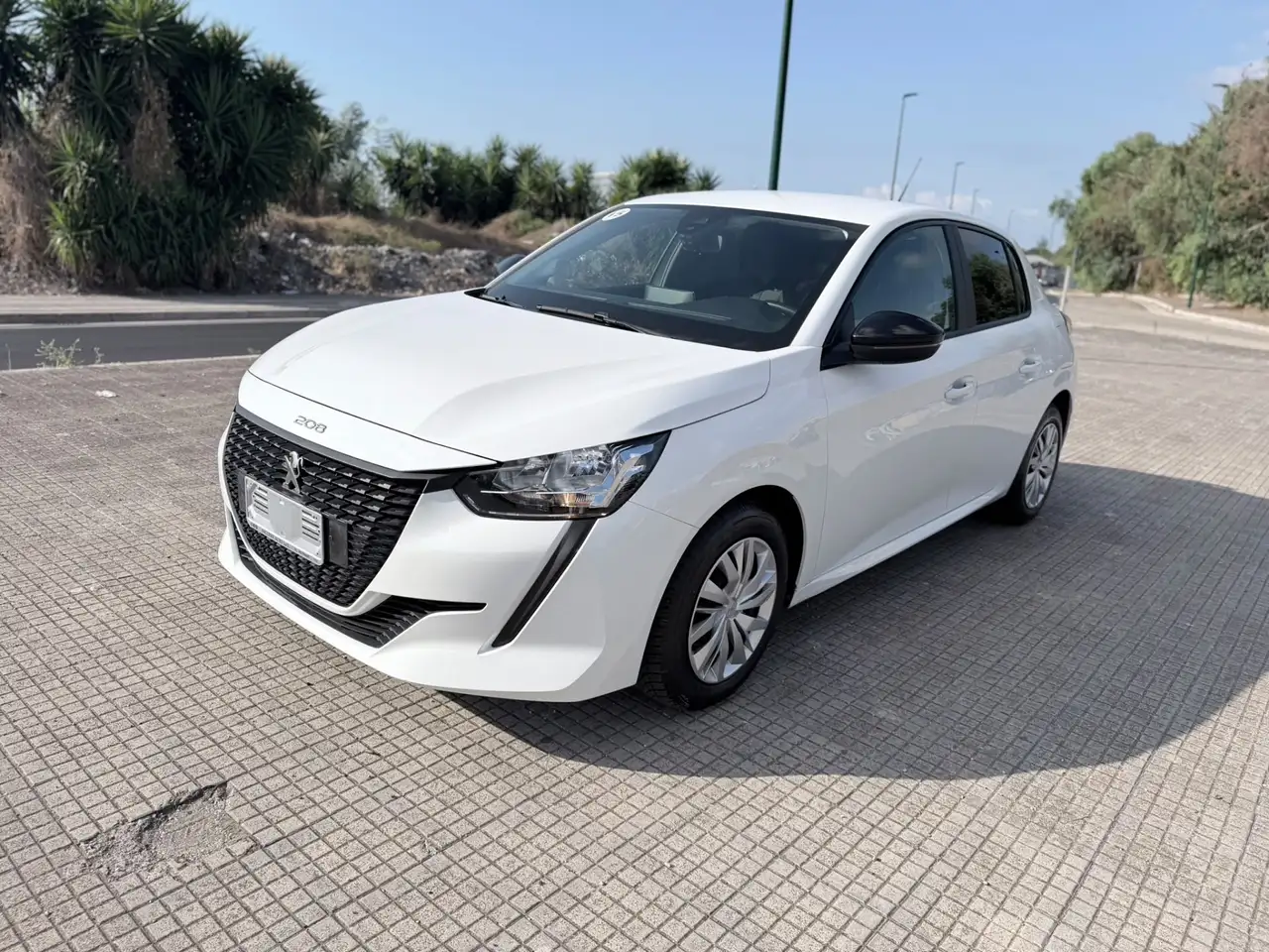 Peugeot 208 208 PureTech 75 Stop&Start 5 porte Allure Pack — photo 1 of 15