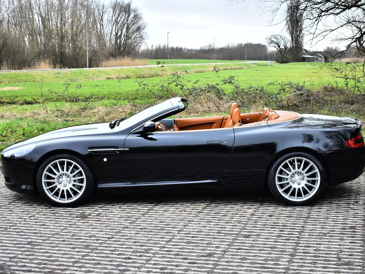 2006 Aston Martin DB9 Volante Convertible DB9 6.0L V12 455HP Touchtronic, photograph 5