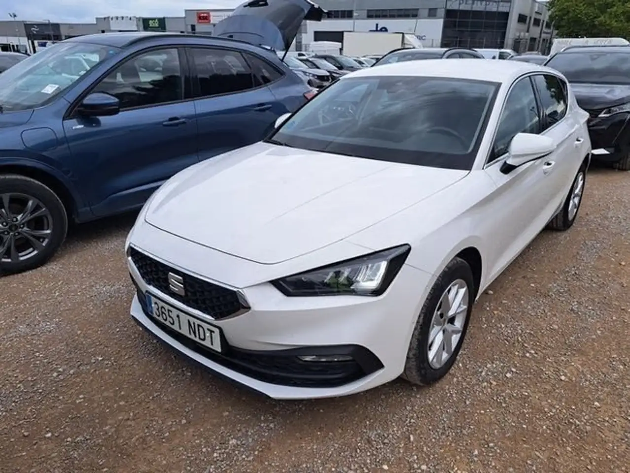 SEAT Leon 1.5 eTSI 85kW DSG-7 Style XL — photo 1 of 8