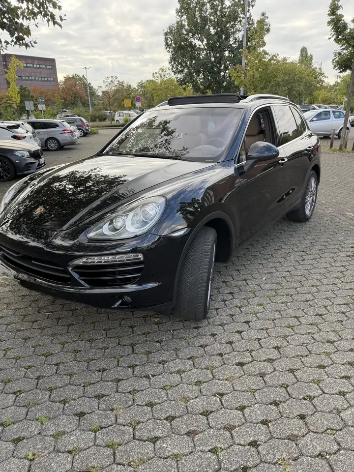 Porsche Cayenne Diesel Tiptronic S — photo 1 of 18