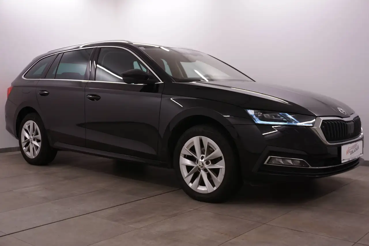 Skoda Octavia First Edition // Abstandstemp. // Ambientebel. // — photo 1 of 30