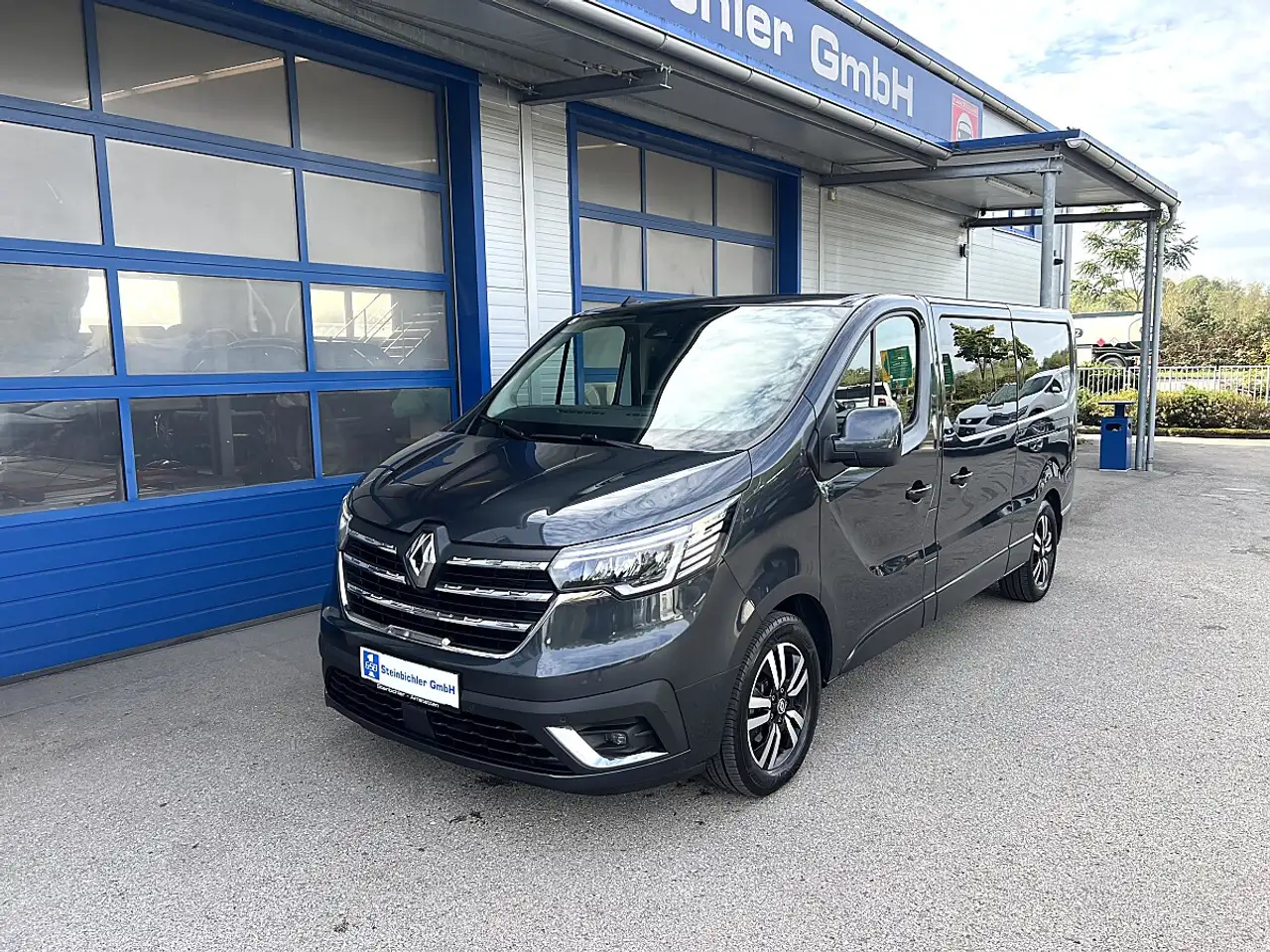 Renault Trafic 2.0 BLUE dCi 170 L2H1 Grand SpaceClass (EUR — photo 1 of 31