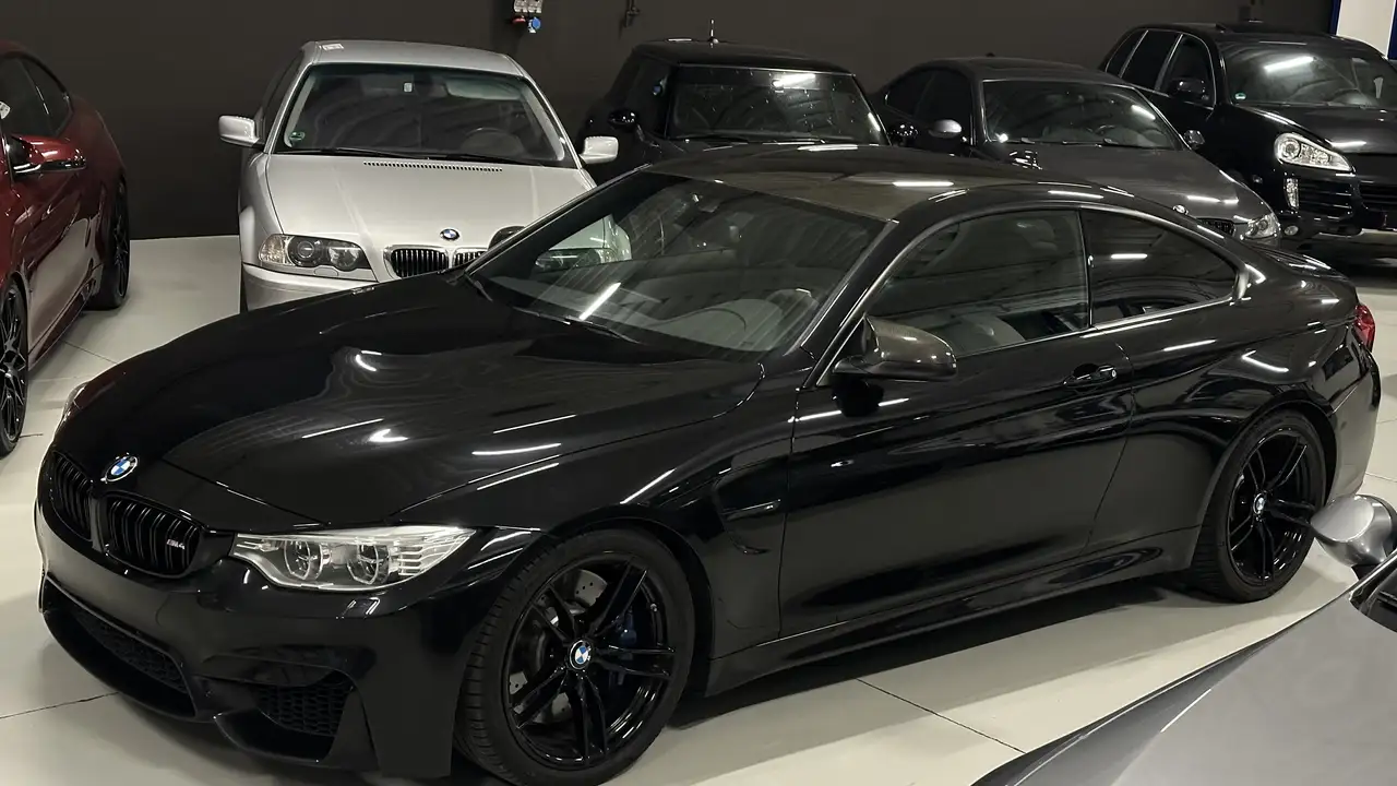 BMW M4 Dkg Total Black — photo 1 of 12