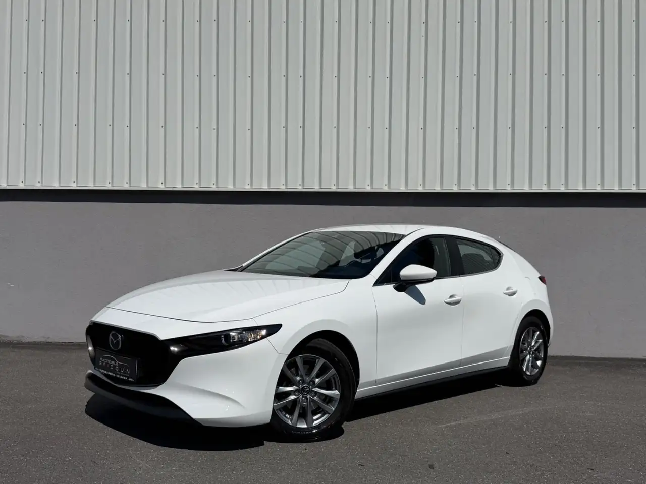 Mazda 3 2.0 e-SKY. X 186 M Hybrid LED Navi 1.Hand — photo 1 of 16