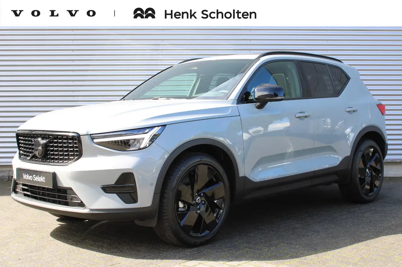 Volvo XC40 B4 Plus Black Edition | Panoramadak | Trekhaak | V — photo 1 of 34