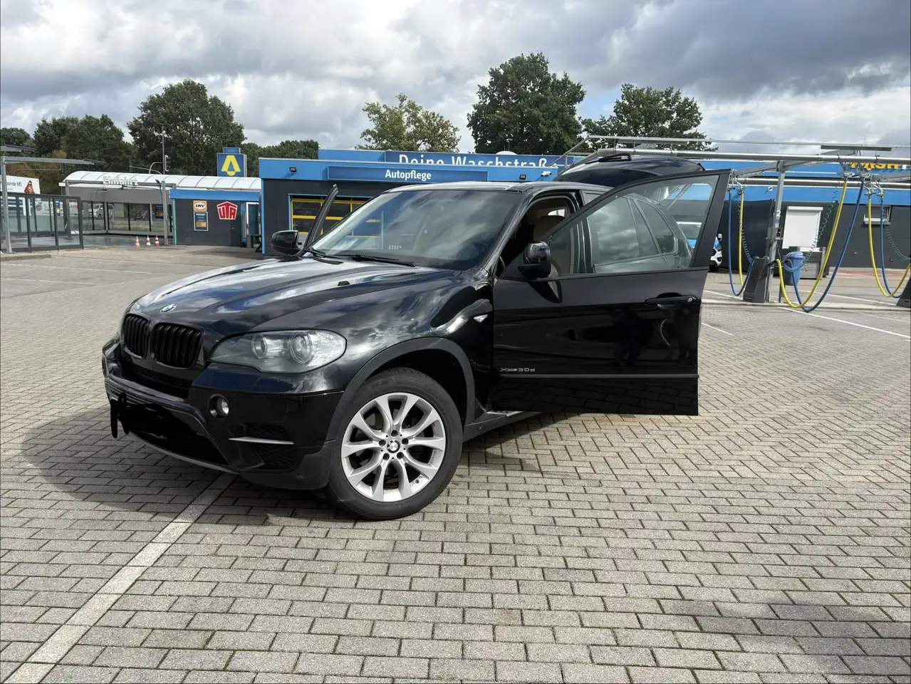 BMW X5 xDrive 30 d — photo 1 of 20